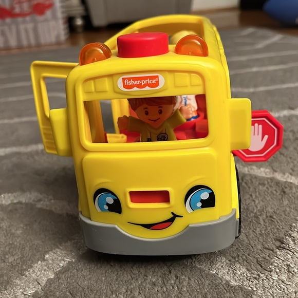 Fisher Price Little People School Bus and Firetruck with 6 figures - Picture 7 of 12